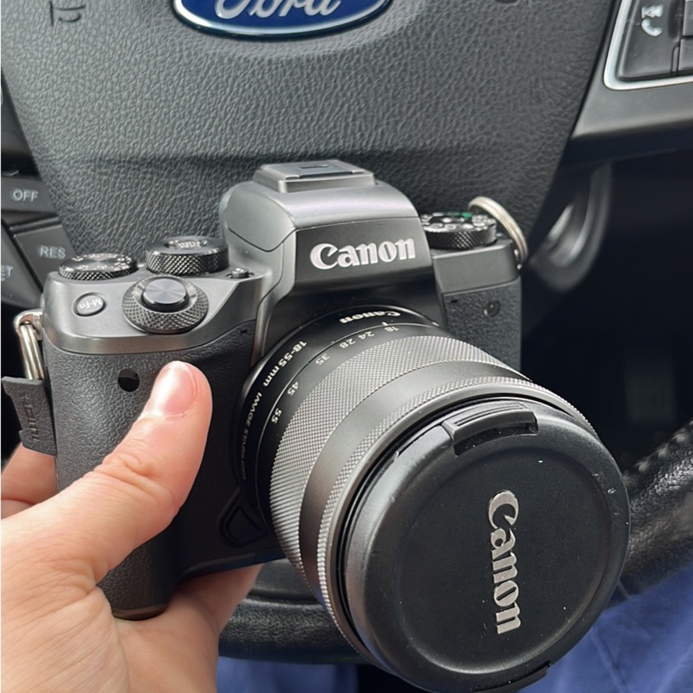 Canon eos m5 with 18-55 mm canon lens